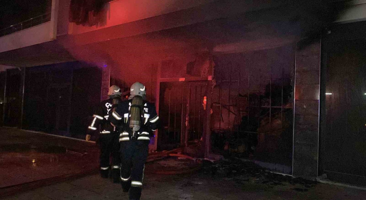 Çorumda bir iş yerine ait depoda çıkan yangın korkuttu