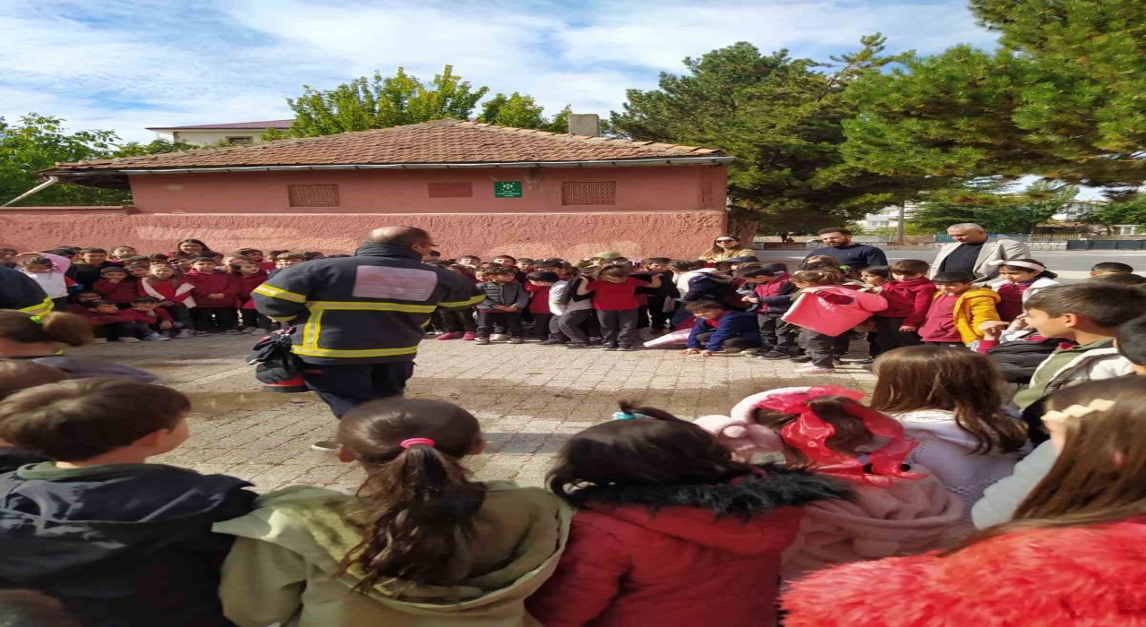 Çorumda ilkokul öğrencilerine yangın eğitimi