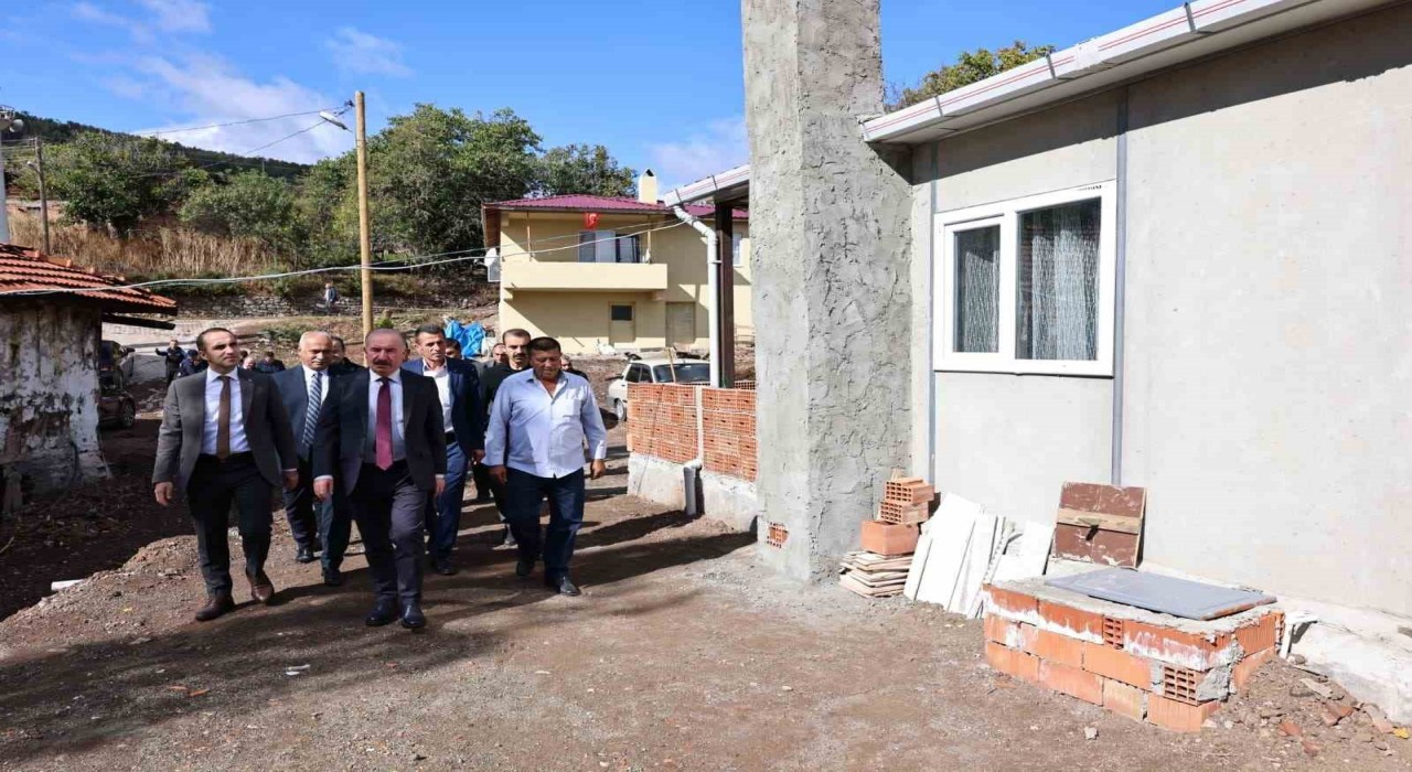 Çorumda yangında evlerini kaybeden aileler yeni yuvalarına kavuştu