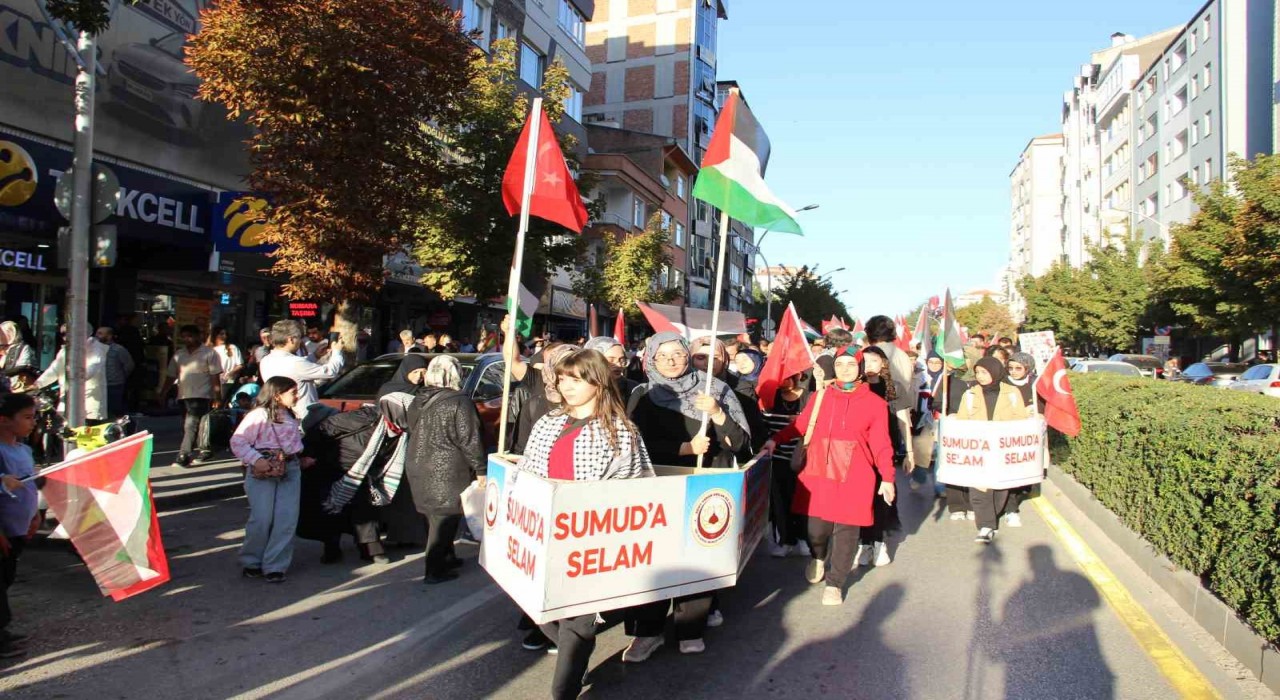 Çorumda yüzlerce kişi Gazze için tek yürek oldu