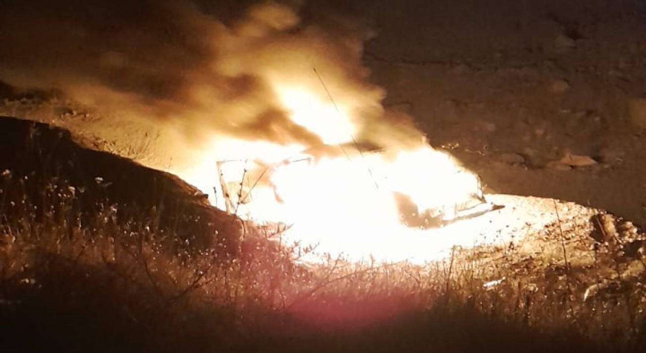 Çukurcada alev alan araç kullanılamaz hale geldi