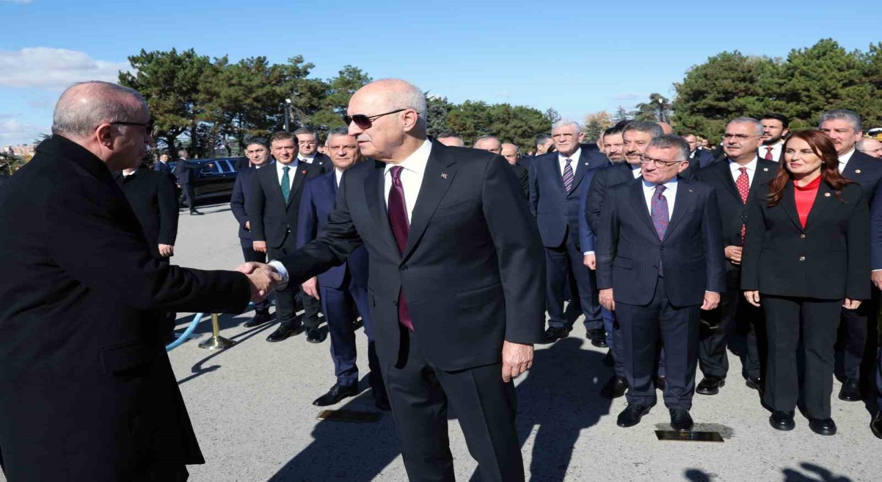 Cumhurbaşkanı Erdoğan başkanlığındaki devlet erkanı Anıtkabiri ziyaret etti