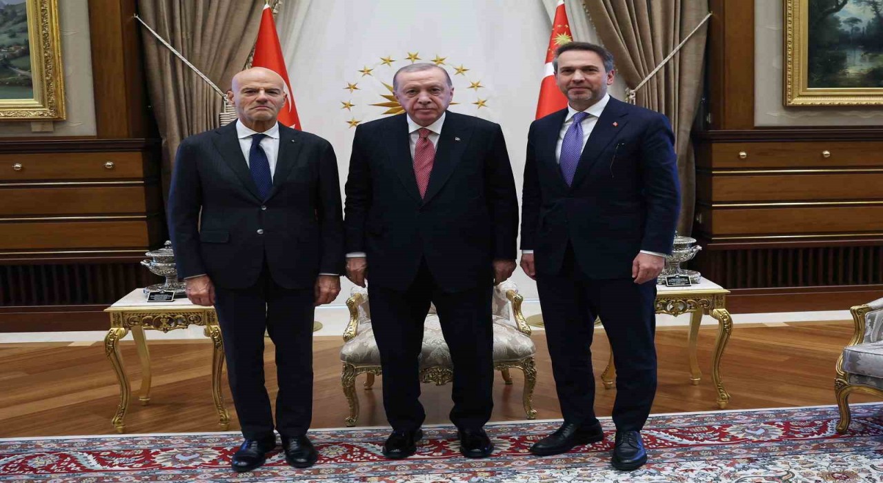 Cumhurbaşkanı Erdoğan, İtalya Milli Hidrokarbon Ajansı Başkanı Descalziyi kabul etti