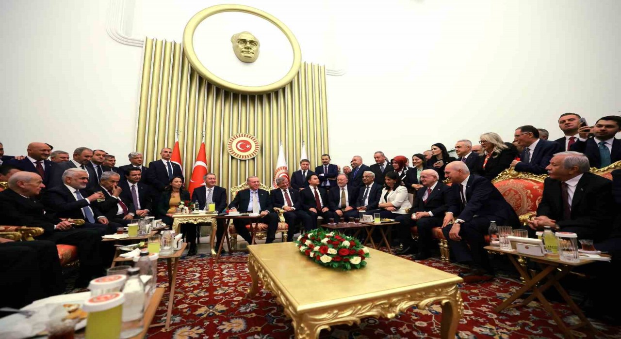 Cumhurbaşkanı Erdoğan, TBMMde parti lideriyle buluştu