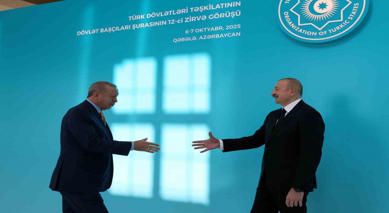 Cumhurbaşkanı Erdoğanı TDT 12. Zirvesinde Aliyev karşıladı
