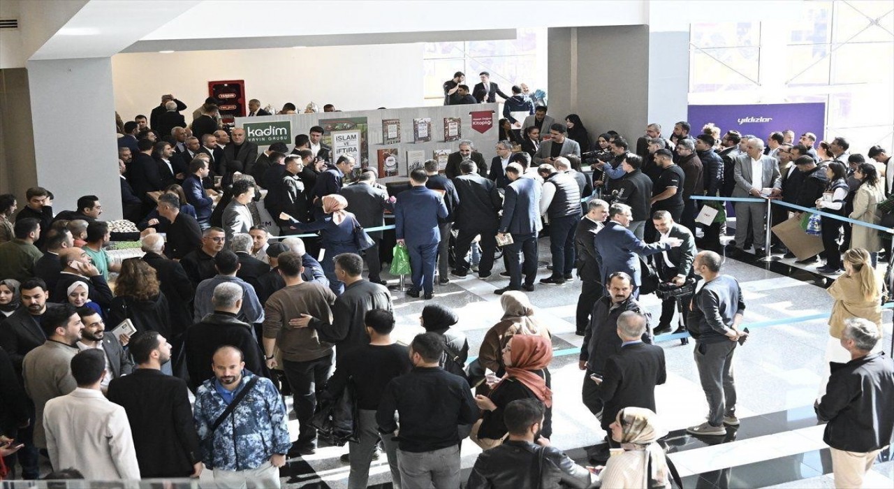 Cumhurbaşkanlığı Özel Kalem Müdürü Doğandan terör gazisi Gündüze imzalı kitap