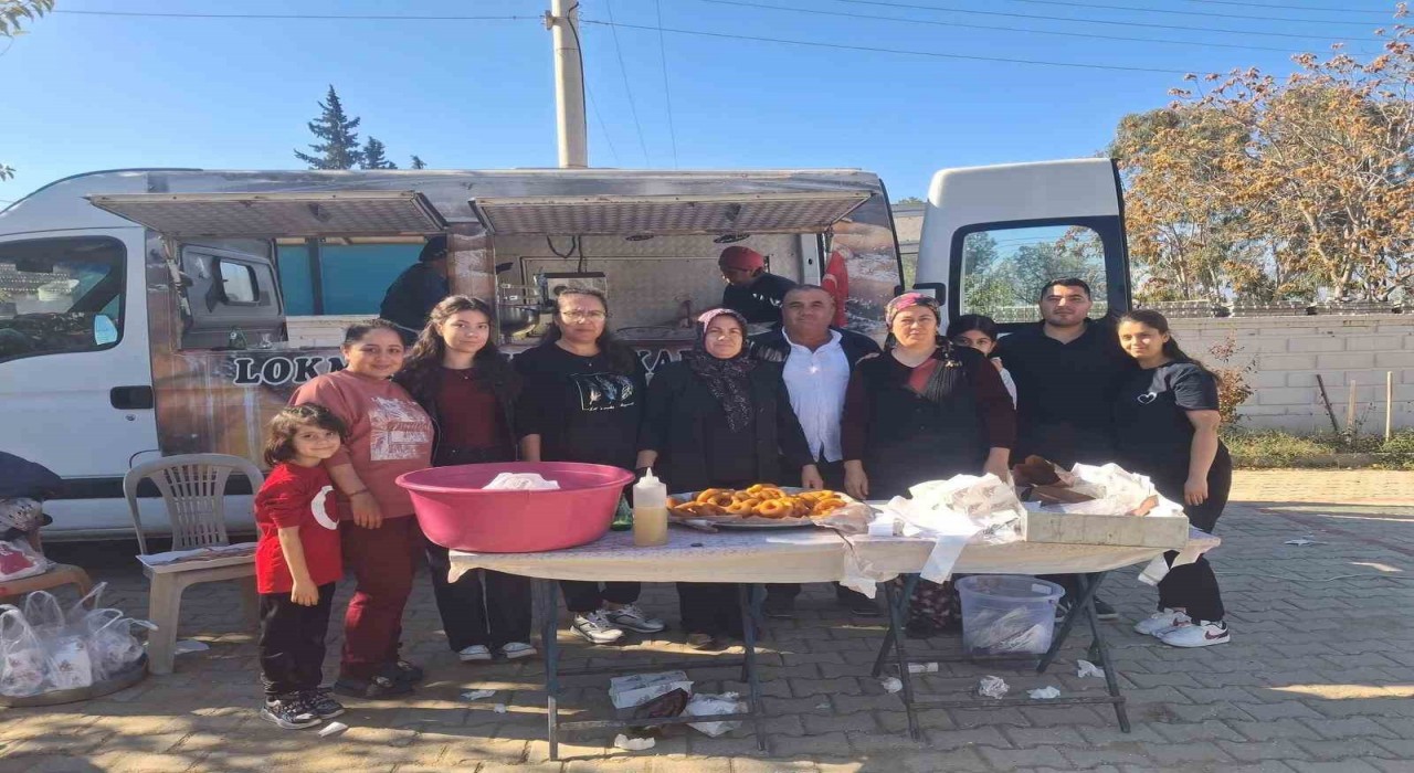 Cumhuriyet Bayramında çocuklara lokma hayrı