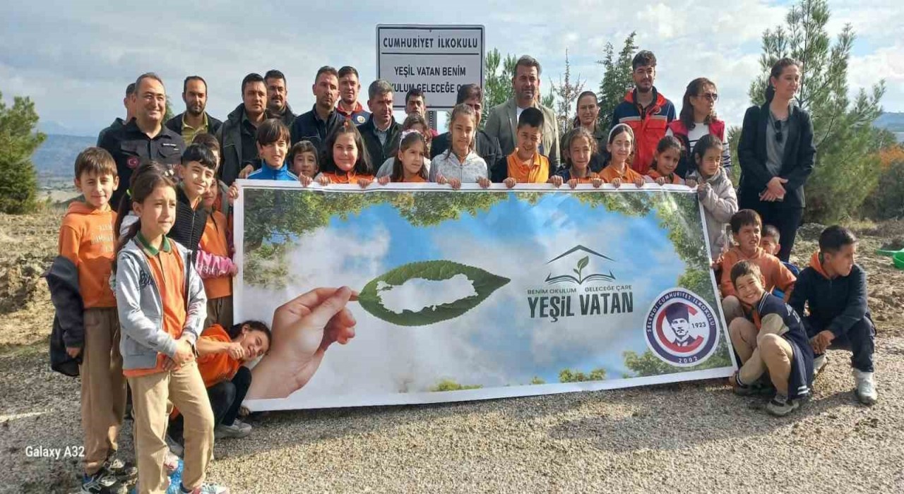 Cumhuriyet İlkokulundan Yeşil vatan mesajı
