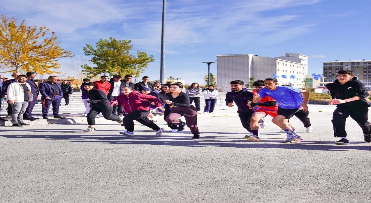 Cumhuriyet Koşusu gençlerin enerjisiyle tamamlandı