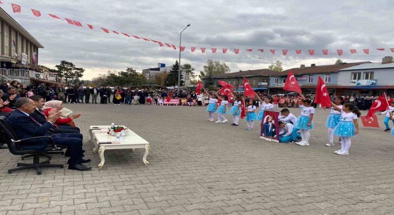 Cumhuriyetin 102. yılı Arpaçayda coşkuyla kutlandı