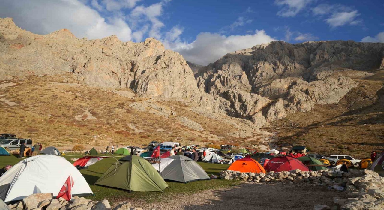 Cumhuriyetin 102. yılında dağcılar, Emler Zirvesinde buluşacak