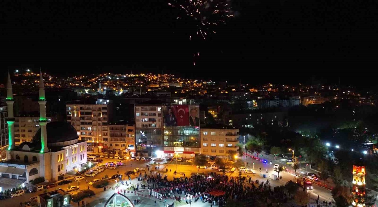 Cumhuriyetin 102nci yılında Siirt fener alayıyla aydınlandı