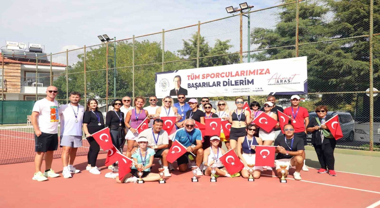 Dalamanda Cumhuriyet coşkusu tenis ile kutlandı