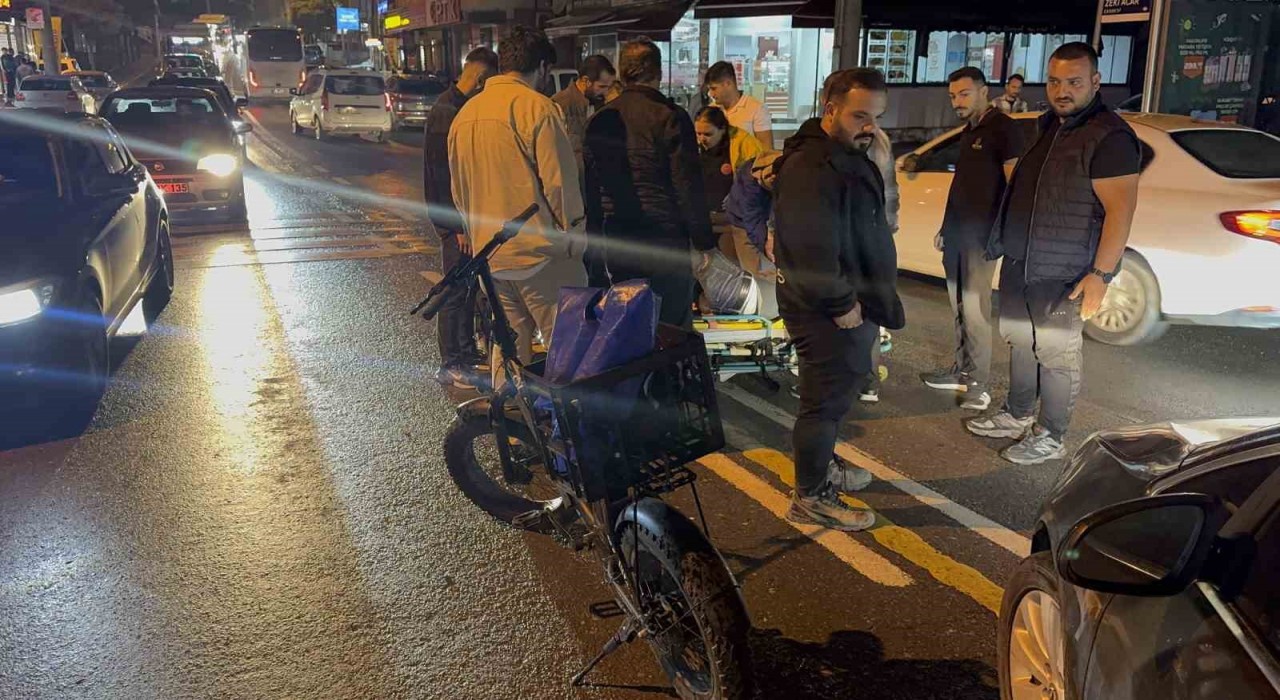 Darıcada otomobil ile elektrikli bisiklet çarpıştı: 1 yaralı