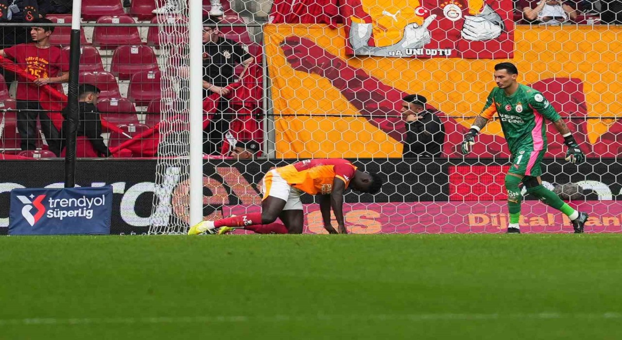 Davinson Sanchez cezalı duruma düştü