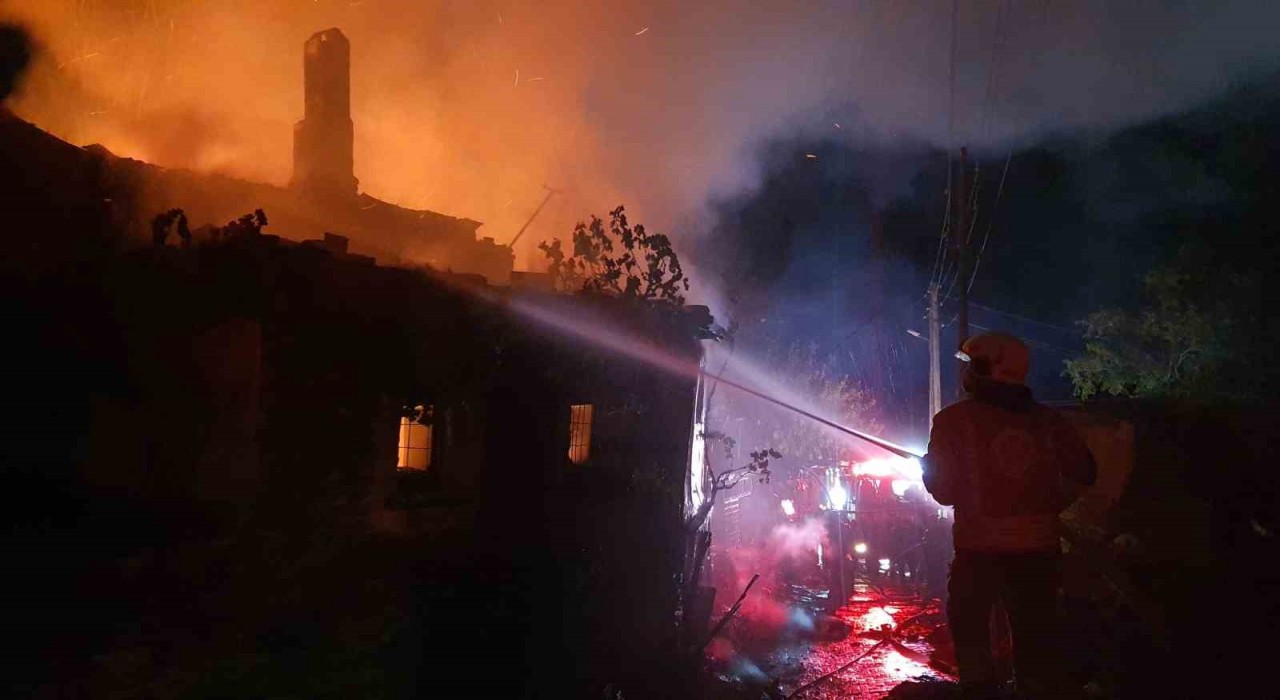 Demircide ev yangını