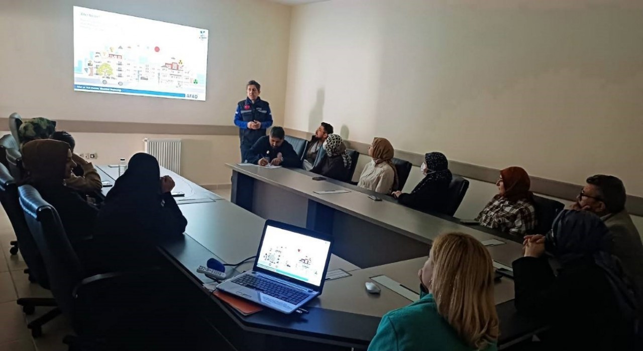 Demirözünde hastane personeline afet ve yangın eğitimi verildi