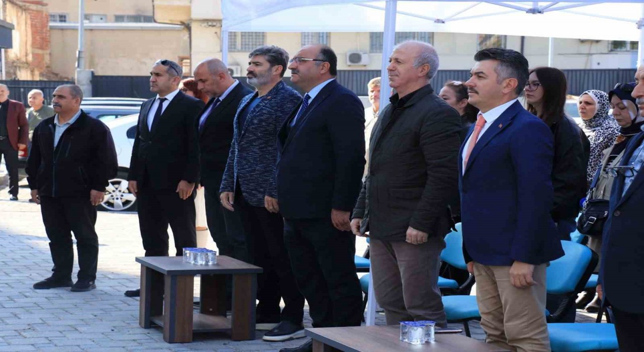 Demirtaşpaşa Mesleki ve Teknik Anadolu Lisesinde önlük giyme töreni düzenlendi