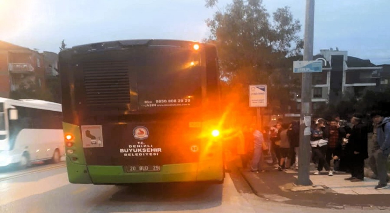 Denizlide halk otobüsü yolda kaldı