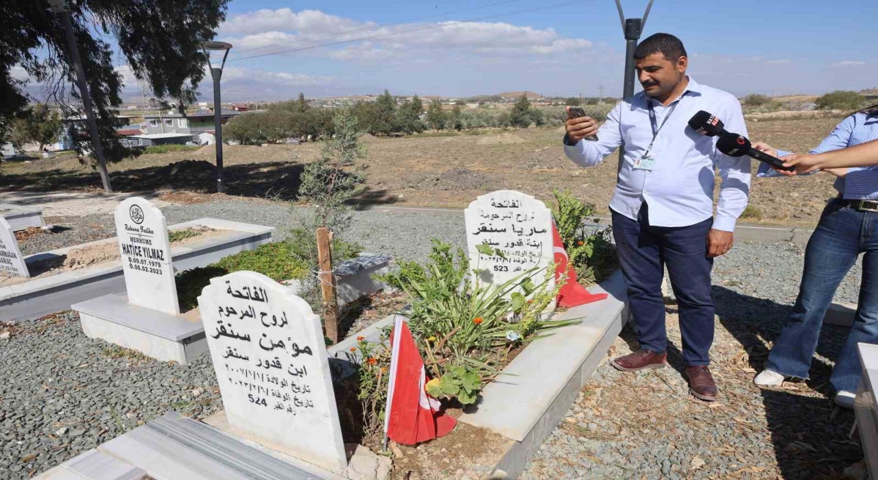 Depremde kaybettiği 3 evladının mezarında Size bir damla su verecek kimse kalmadı, Allah sizi unutmaz evladım diyen Suriyeli anne duygulandırdı