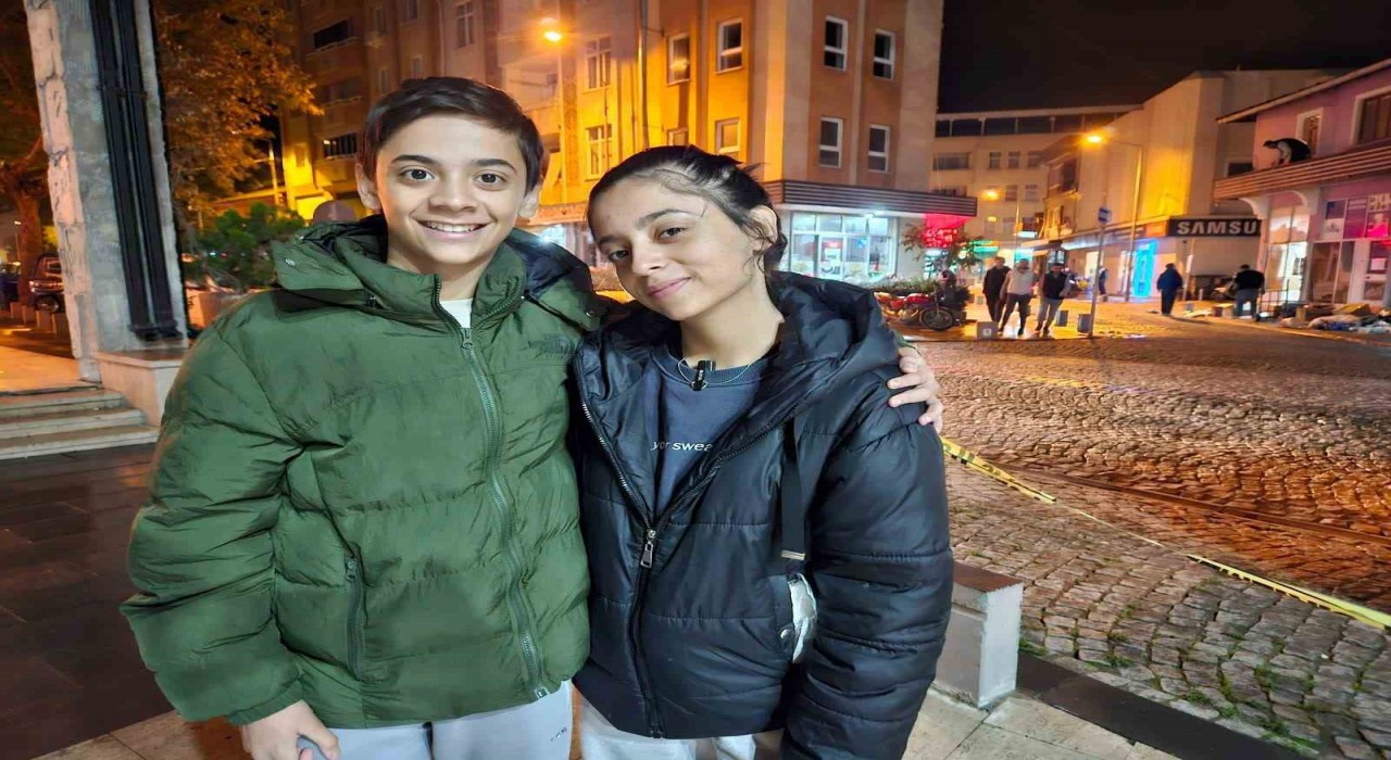 Depremde ölümden döndüler: Kardeşimi enkazın altında kaldı sandım