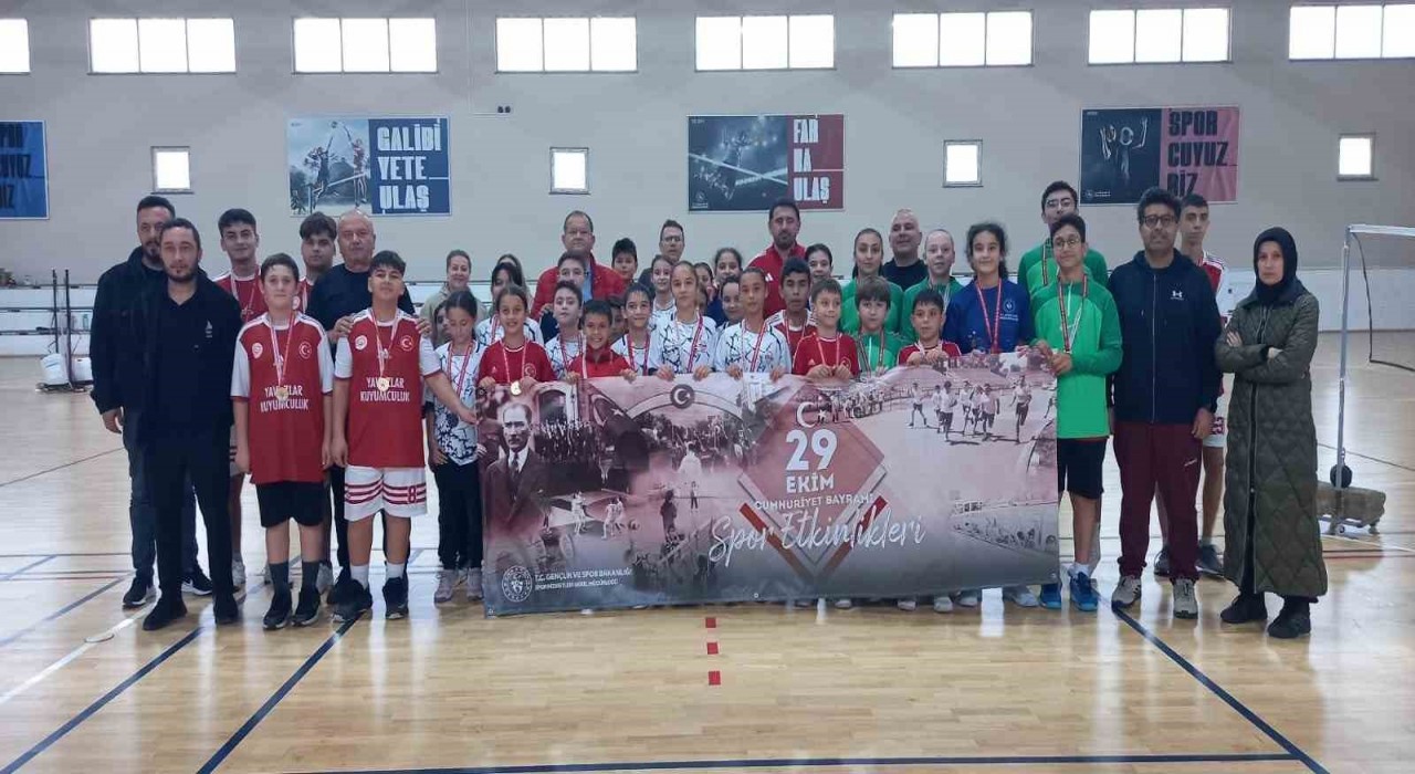 Devrekli öğrenci Badmintonda ikinci oldu