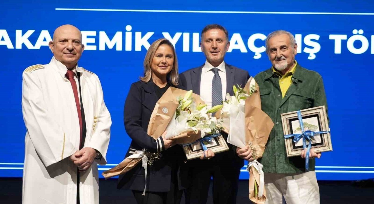 Devrimin Rengi sergisi İstinye Üniversitesinde sanatseverlerle buluştu