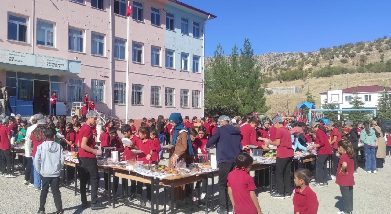 Diclede öğrencilerden Gazzeye yardım etkinliği