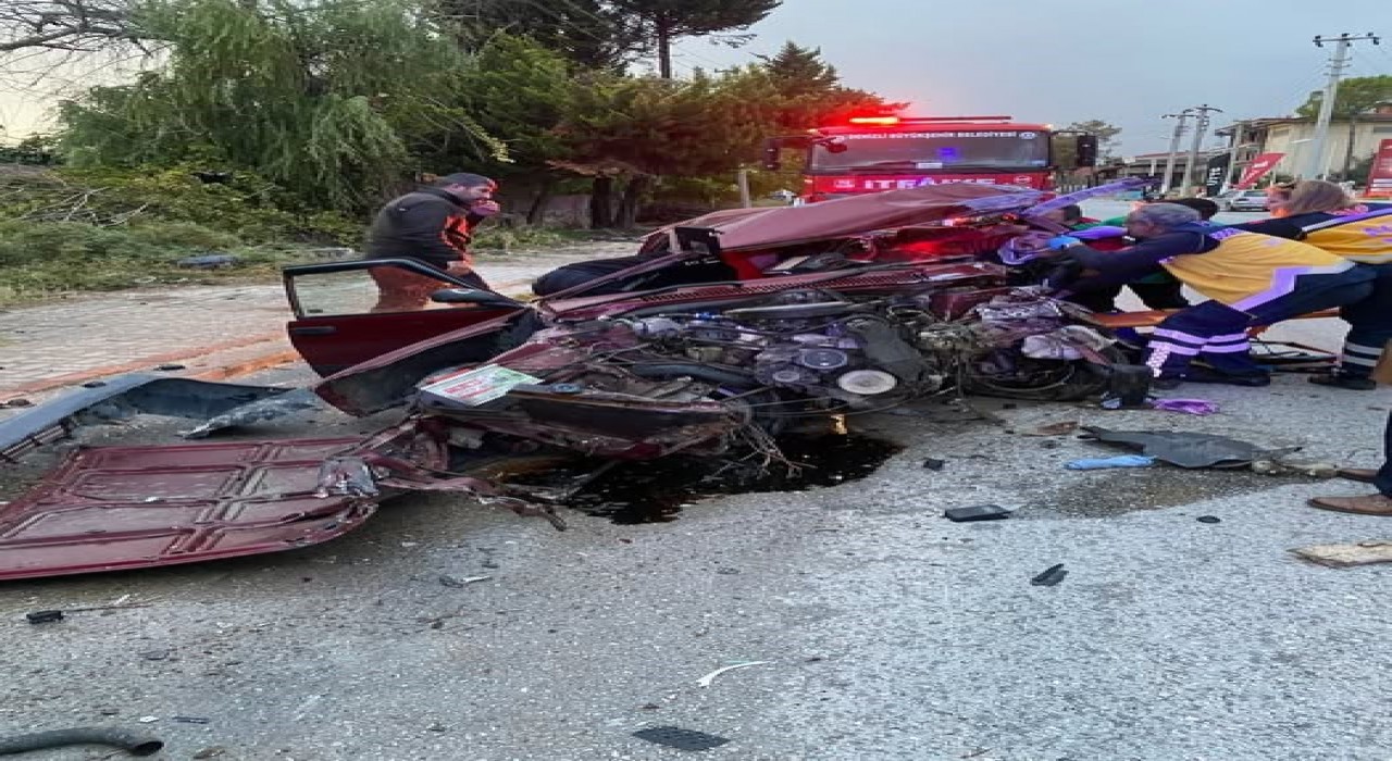 Direğe çarparak hurdaya dönen Fiat Tofaşın sürücüsü ağır yaralandı