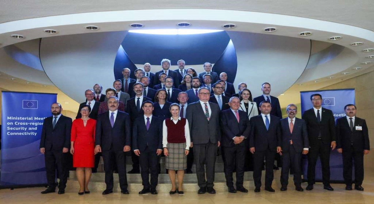 Dışişleri Bakanı Fidan, AB Dış İlişkiler Konseyinin aile fotoğrafına katıldı