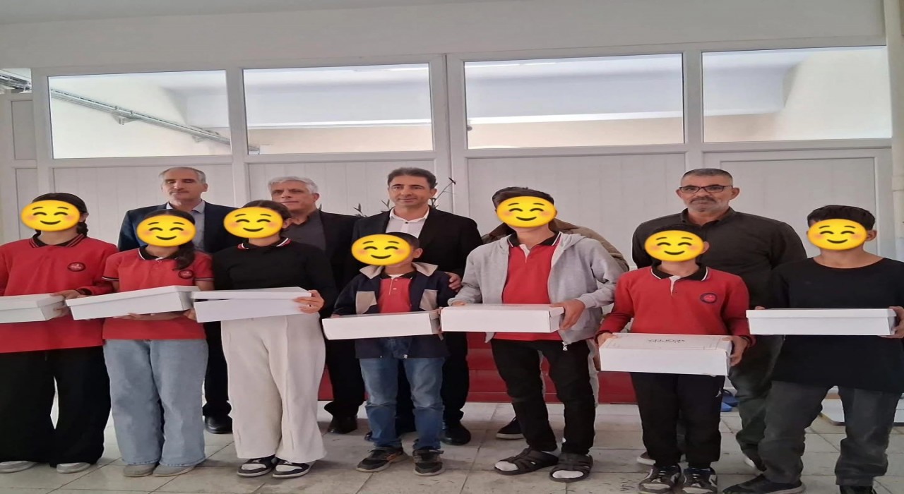 Diyarbakırda 300 öğrenciye ayakkabı dağıtıldı