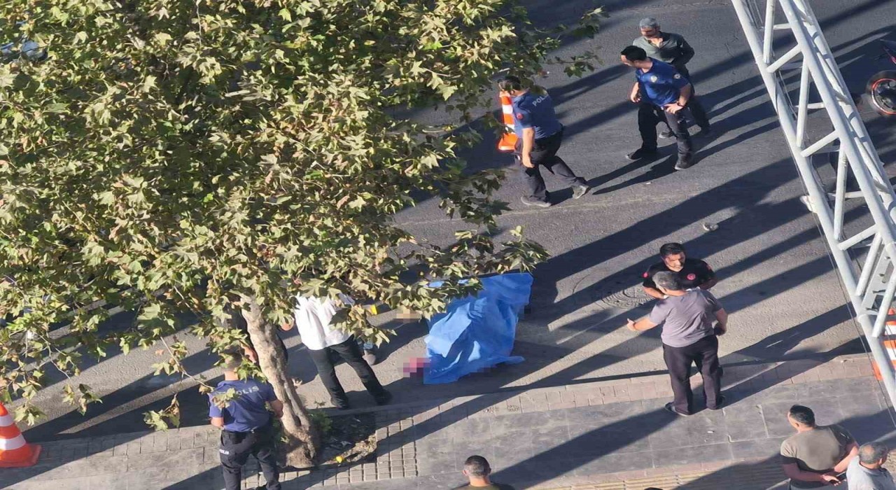Diyarbakırda kaldırımda silahlı saldırıya uğrayan kişi hayatını kaybetti