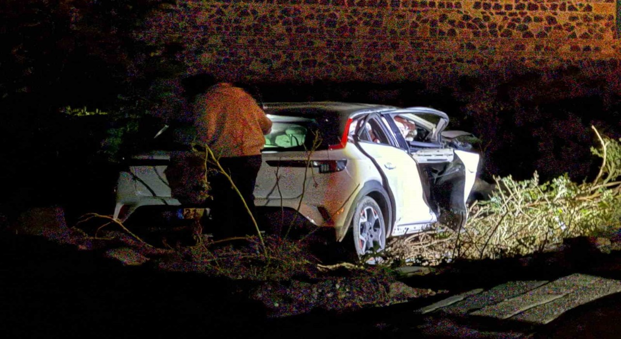 Diyarbakırda polisin dur ihtarına uymayan araç faciaya davetiye çıkardı: 7 yaralı