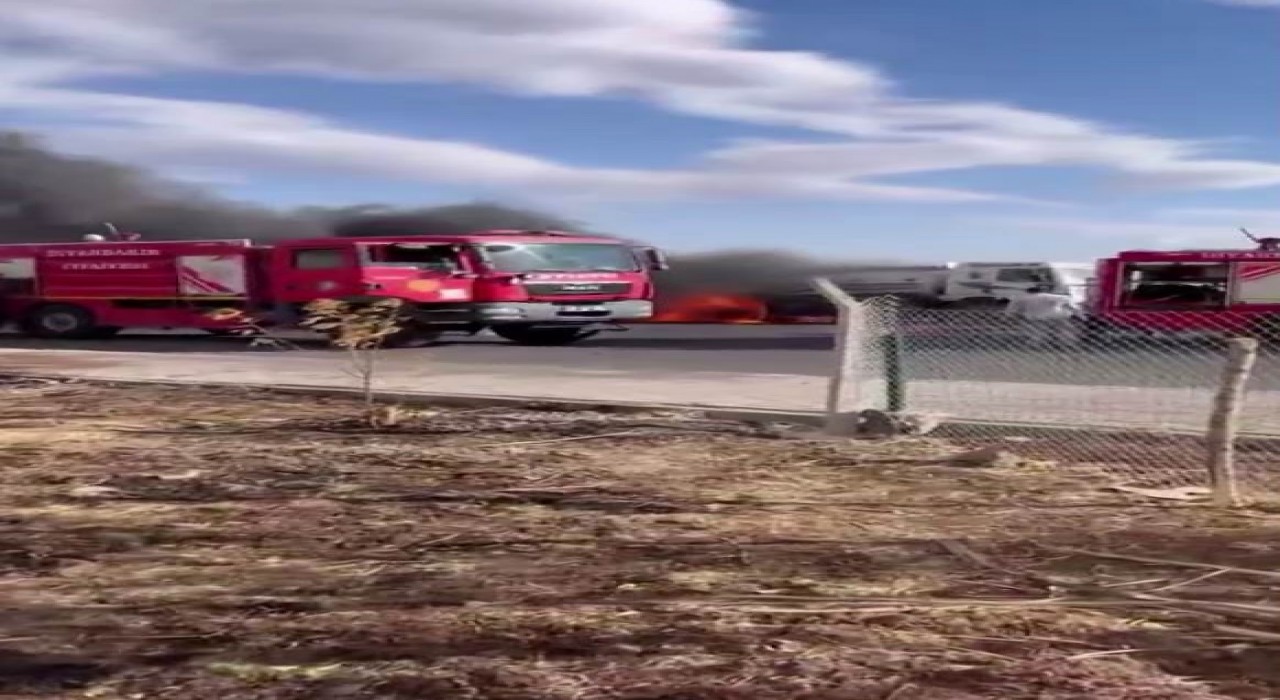 Diyarbakırda seyir halindeki kamyon alev aldı