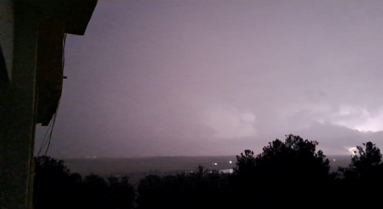 Diyarbakırda şimşekler geceyi gündüze çevirdi