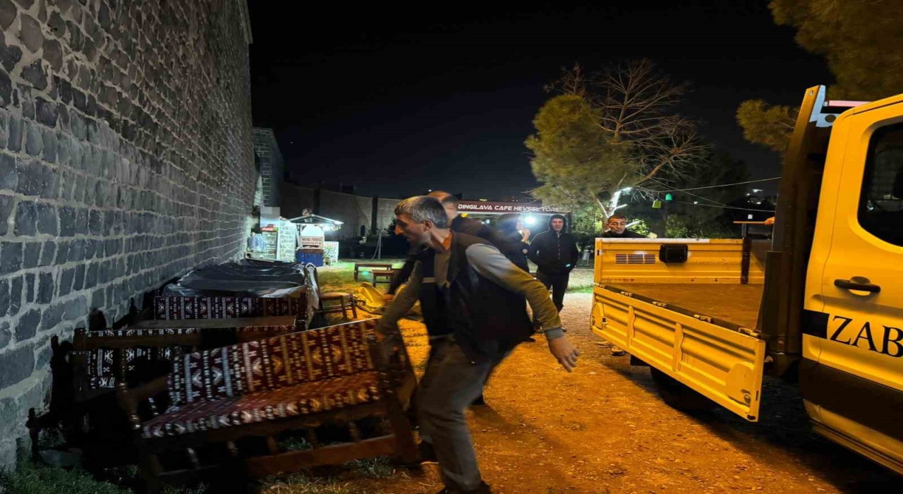 Diyarbakırda sur diplerini işgal eden işyeri tahliye edildi