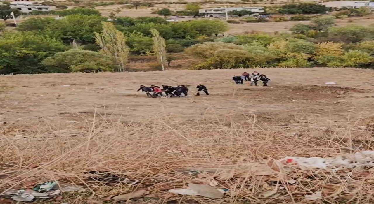 Diyarbakırda tarlada erkek cesedi bulundu