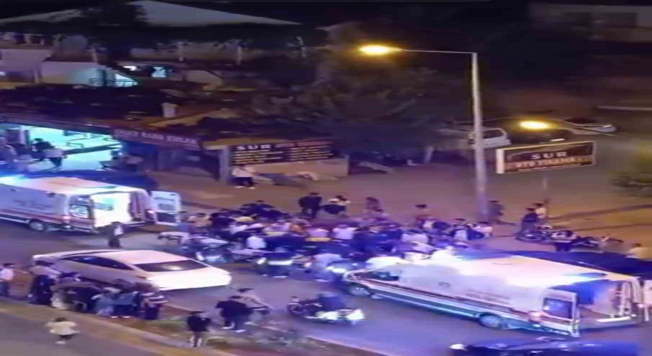 Diyarbakırda yolun karşısına geçen kadına motosiklet çarptı: 1i ağır 3 yaralı