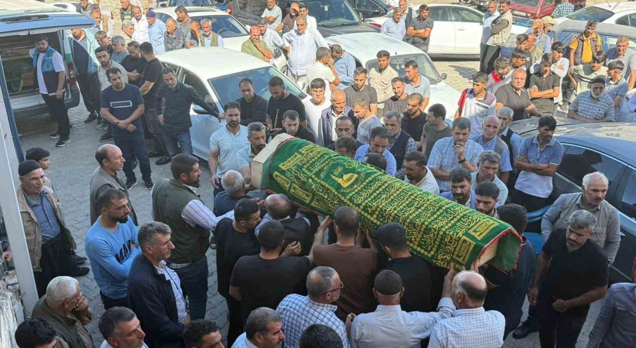 Diyarbakırdaki kuyu faciasında hayatını kaybeden 4 kişi defnedildi