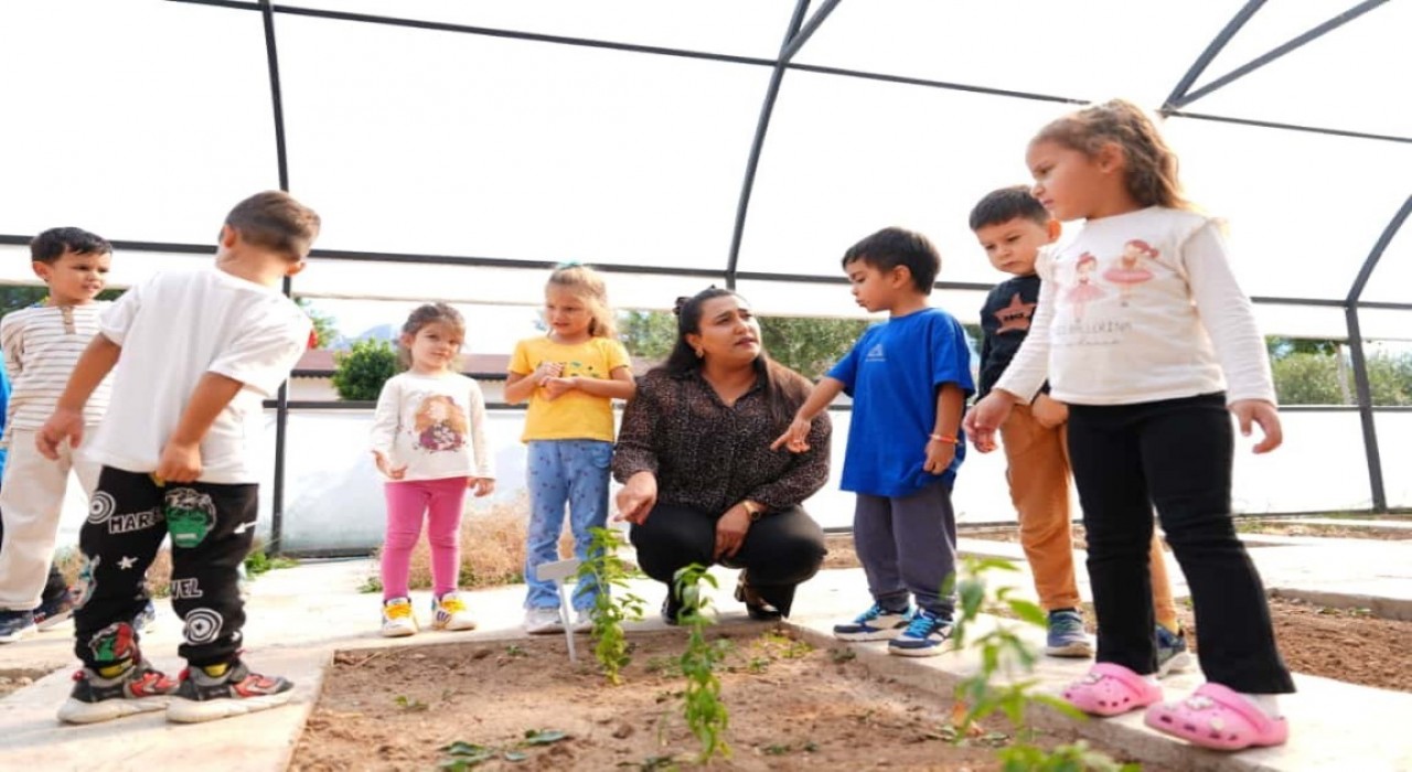 Doğa Çocuk Enstitüsünde hem öğreniyor hem de eğleniyorlar