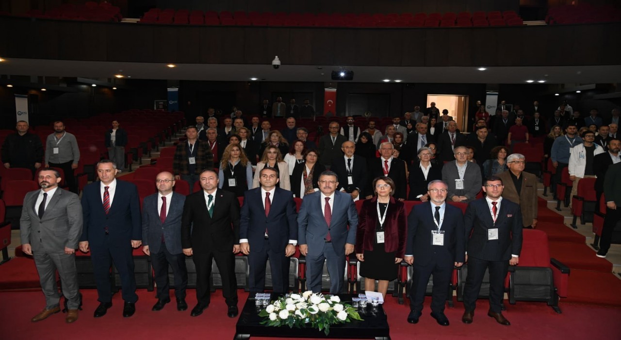 Doğu Karadeniz Bölgesi Maden Potansiyeli ve Doğa Kaynaklı Afetlerle Mücadele sempozyumu başladı