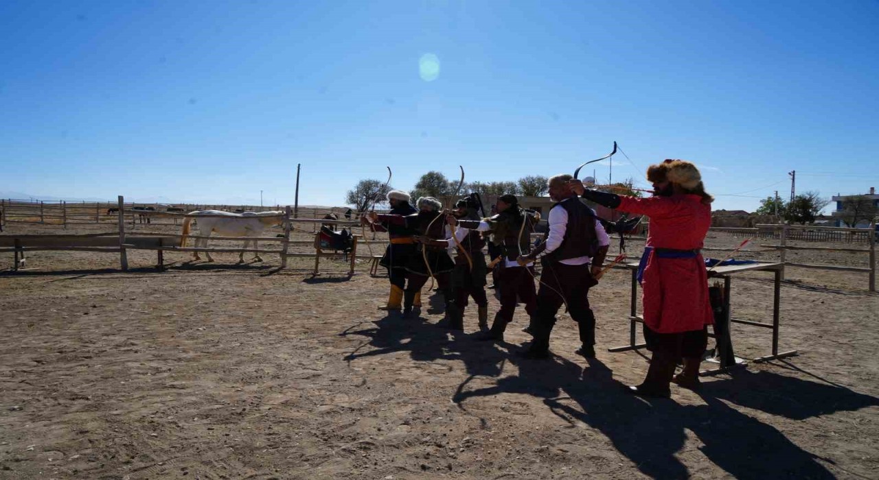 Doğu Türkistandan Niğdeye uzanan yol: Altay köyünde Kazaklar kültürlerini yaşatıyor