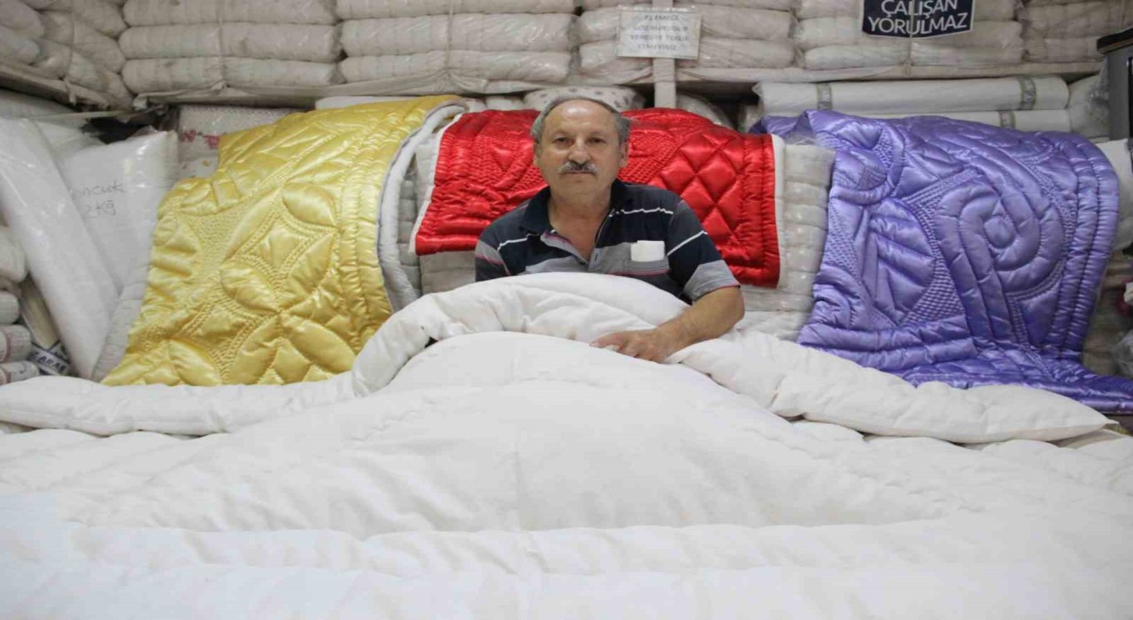 Dolaplara kaldırılan yün yataklara ilgi yeniden arttı: Yorgancılar randevu sistemiyle çalışmaya başladı