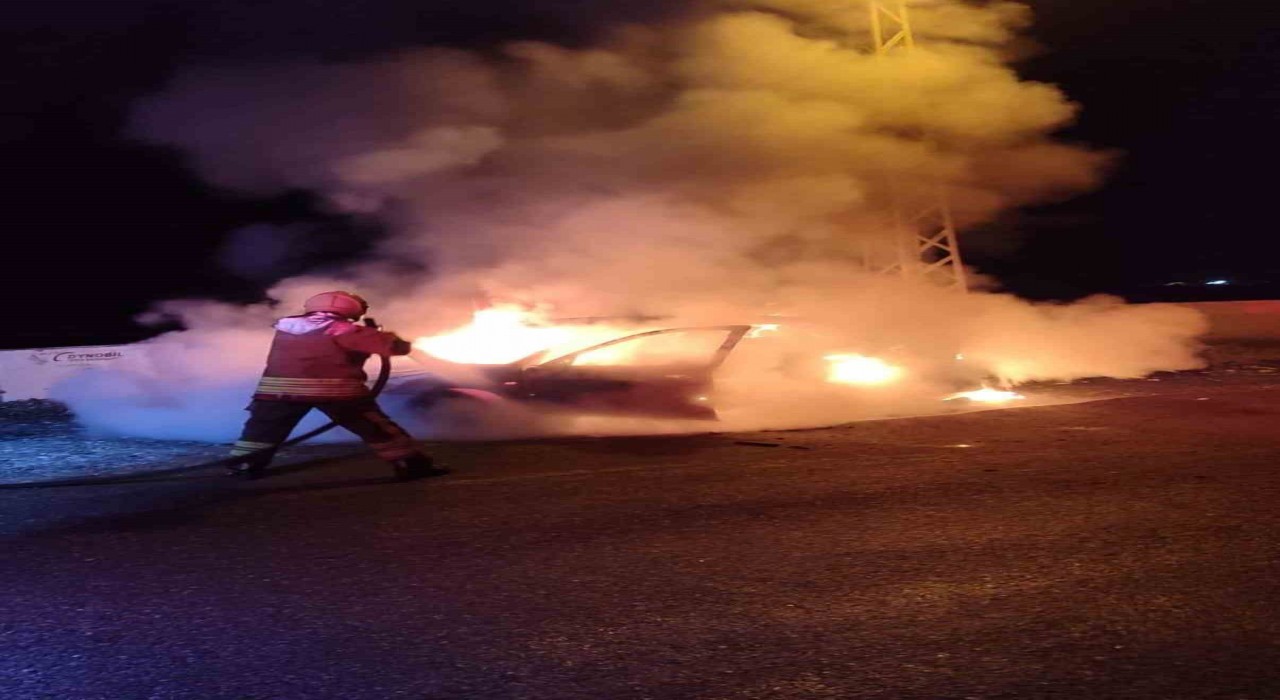 Dörtyolda otomobil alevlere teslim oldu