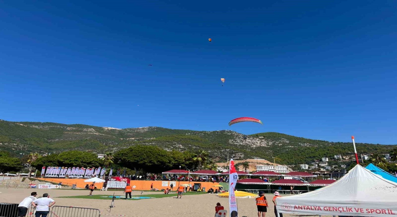 Dünya Yamaç Paraşütü Hedef Şampiyonası Alanyada başladı