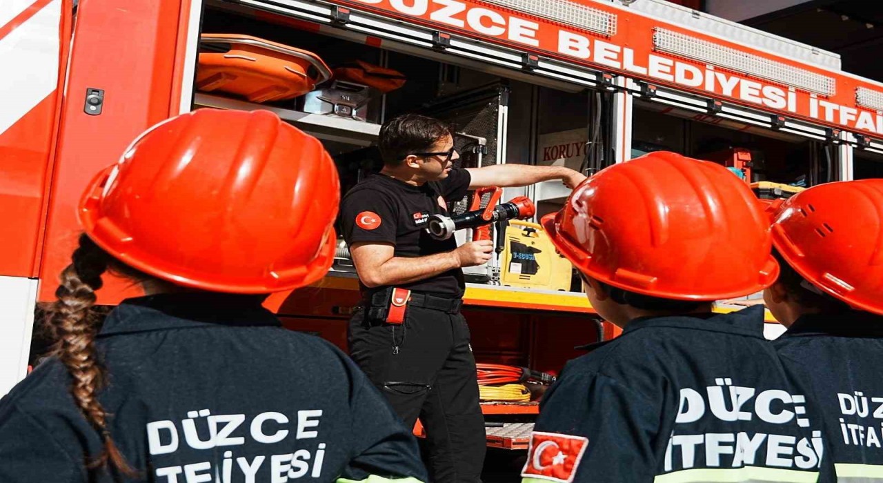 Düzce itfaiyesi 744 öğrenciyi ağırladı
