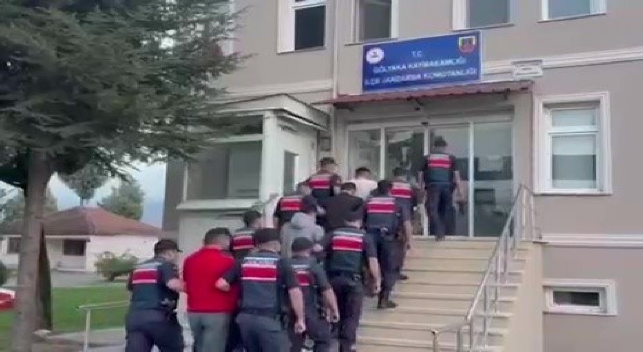 Düzcede havaya ateş açan 5 kişi kıskıvrak yakalandı