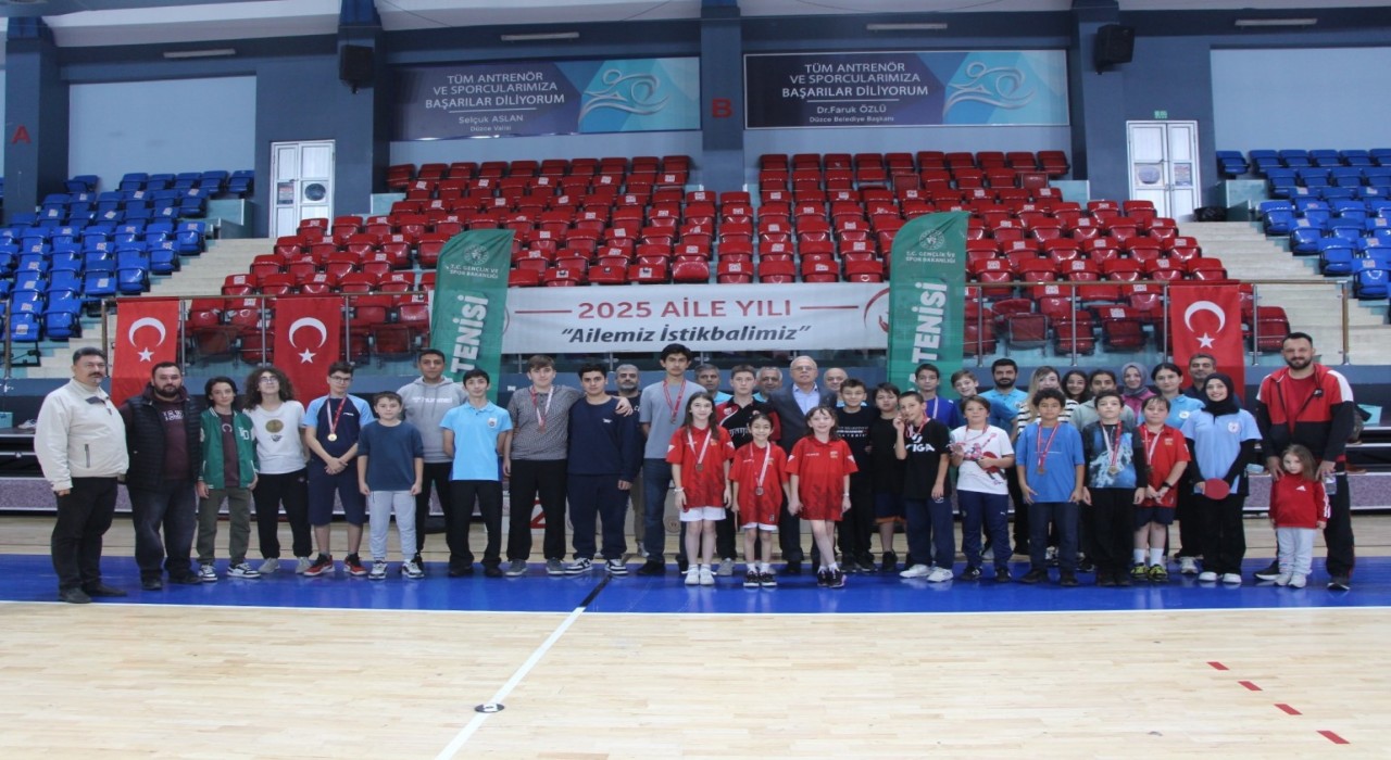 Düzcede Masa tenisi turnuvasının şampiyonları belli oldu