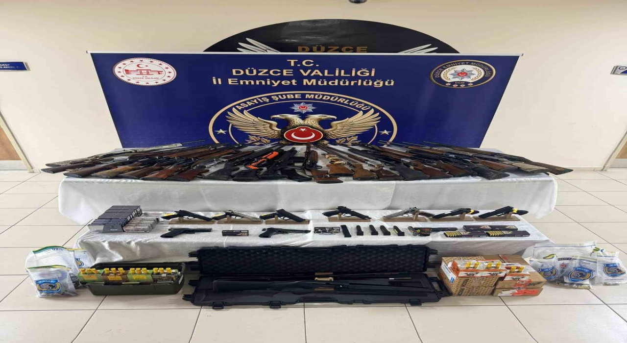 Düzcede sosyal medya üzerinden silah teşhiri yapan şahıslara yönelik operasyon: 24 gözaltı