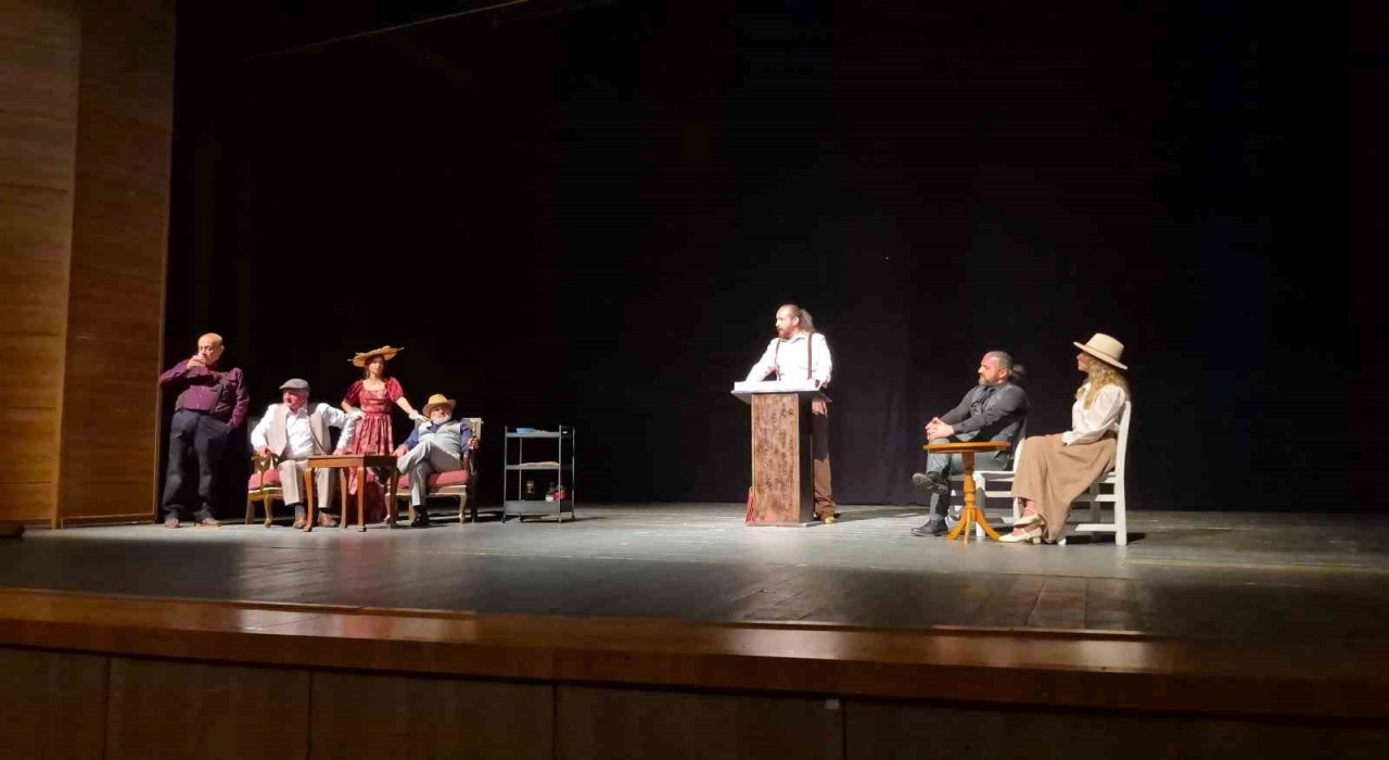 Düzceli tiyatrocular uzun yıllar sonra bu oyun ile sahneye çıktı